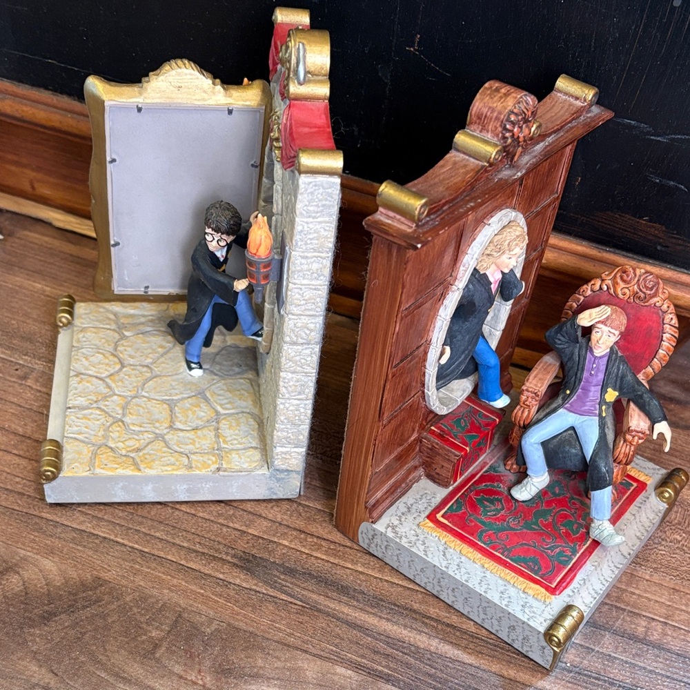Vintage rare 2000 set of Hallmark Harry Potter Chamber of Secrets bookends
